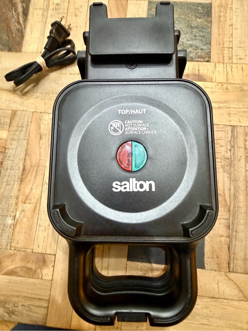 Salton Stuffed Belgian Waffle Maker – 2-in-1 Design (WM2105)